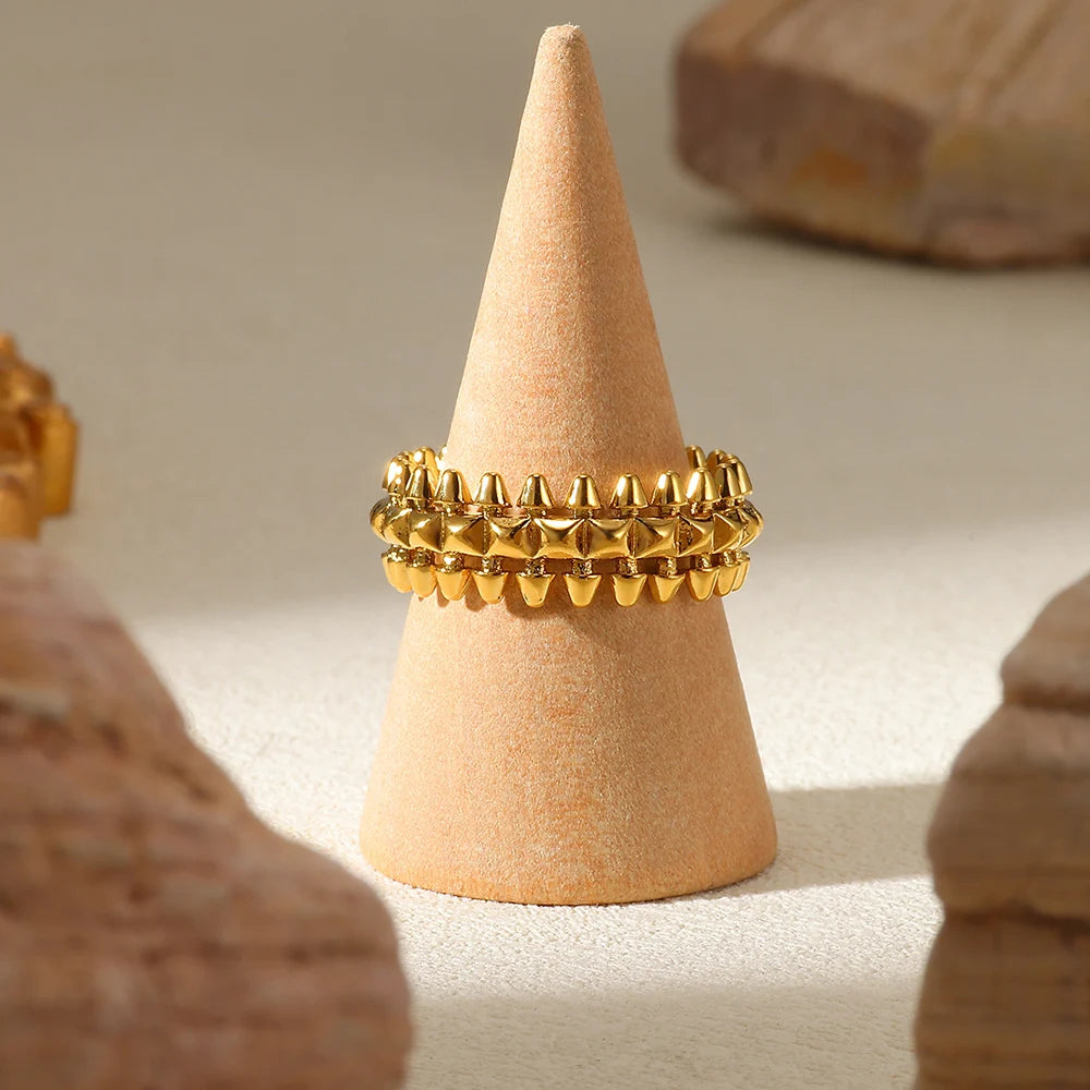 Geometric Rivet Ring