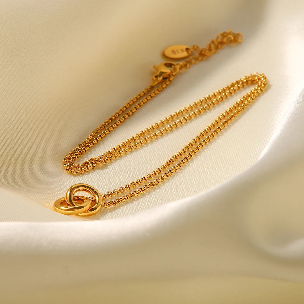 Interlocking Hoop Necklace