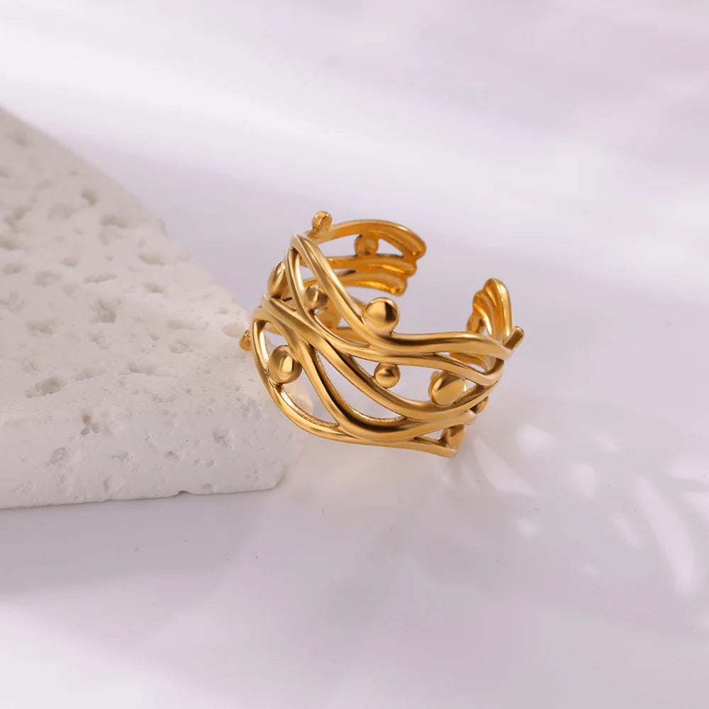 Twisted Wave Ring
