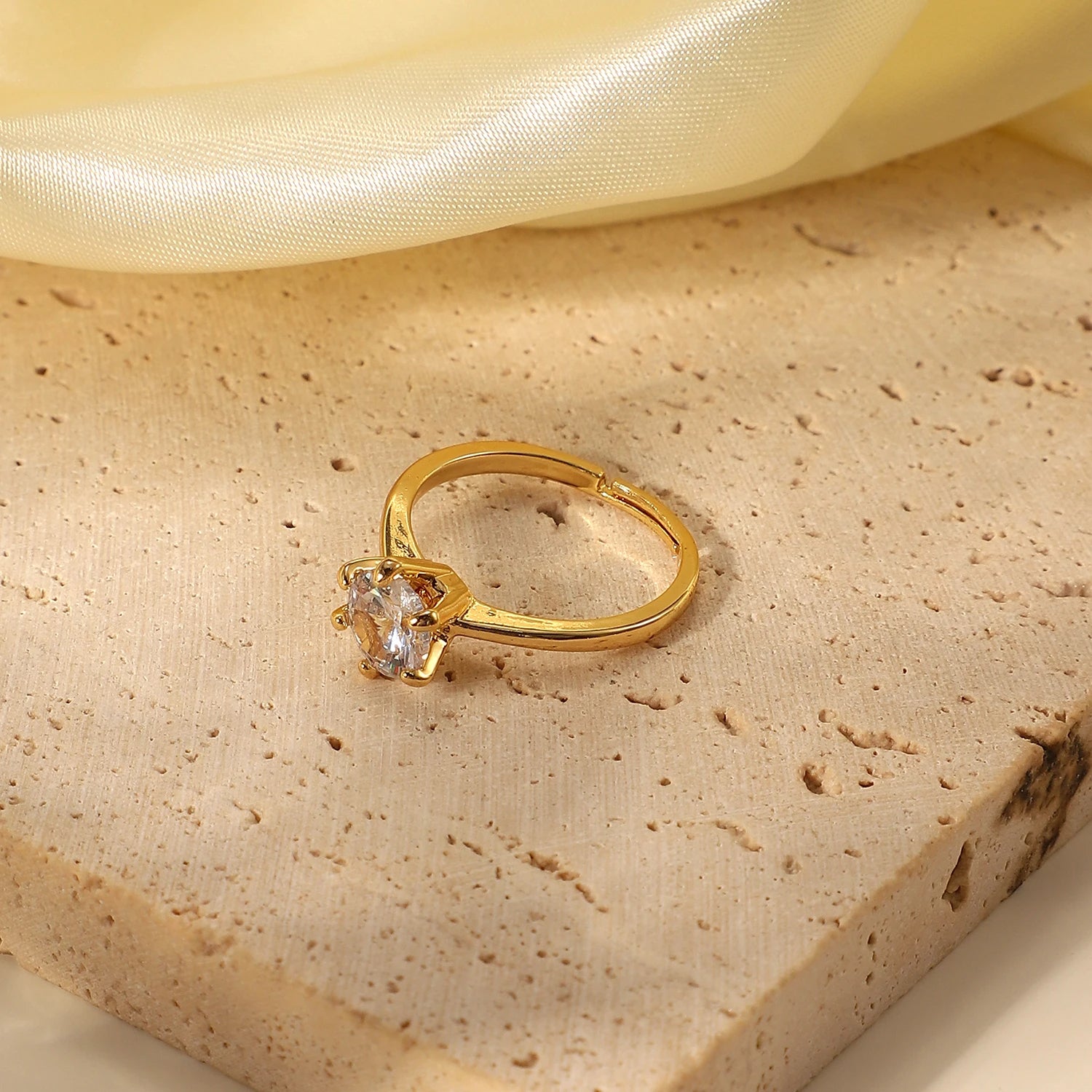 Round Zircon Ring