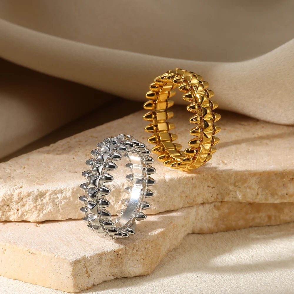 Geometric Rivet Ring