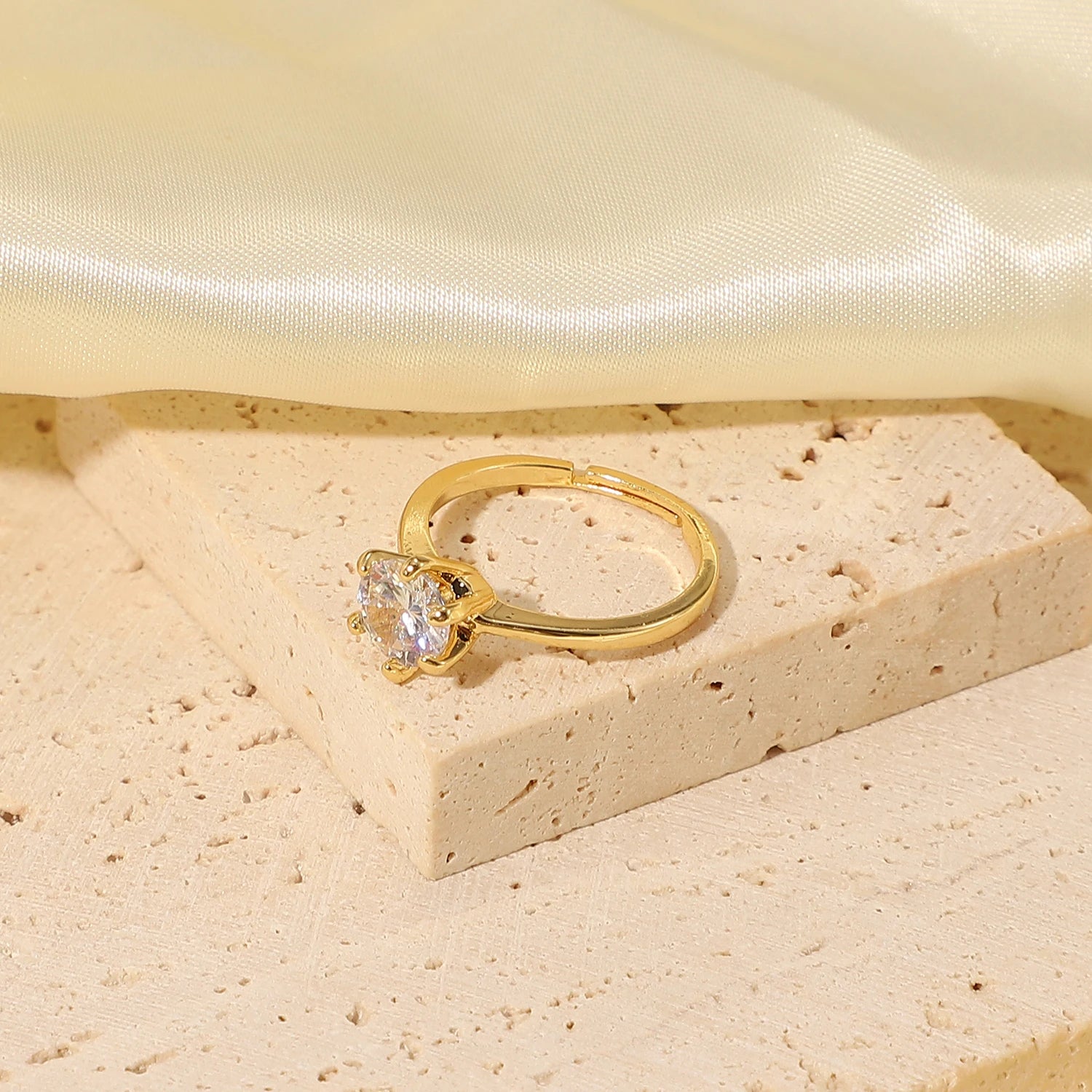 Round Zircon Ring