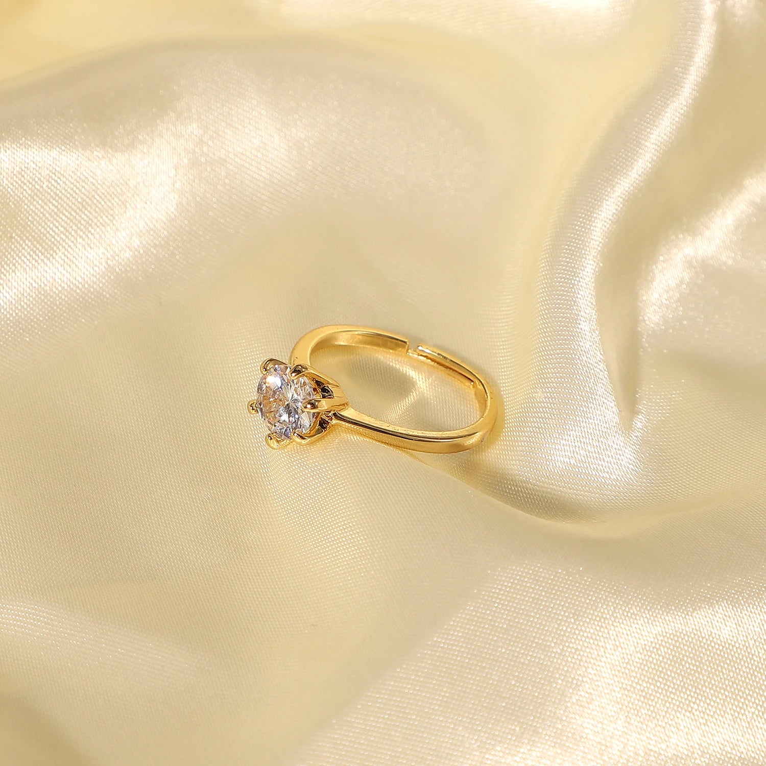 Round Zircon Ring