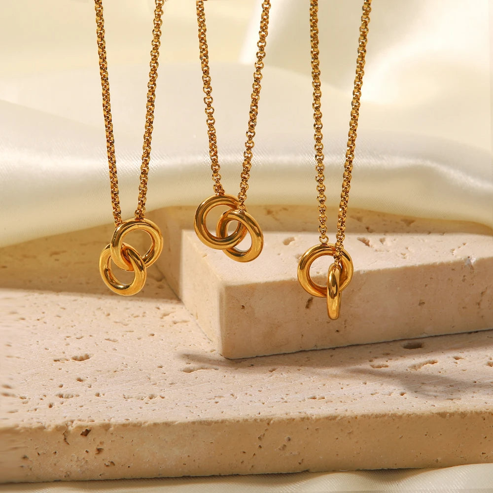 Interlocking Hoop Necklace