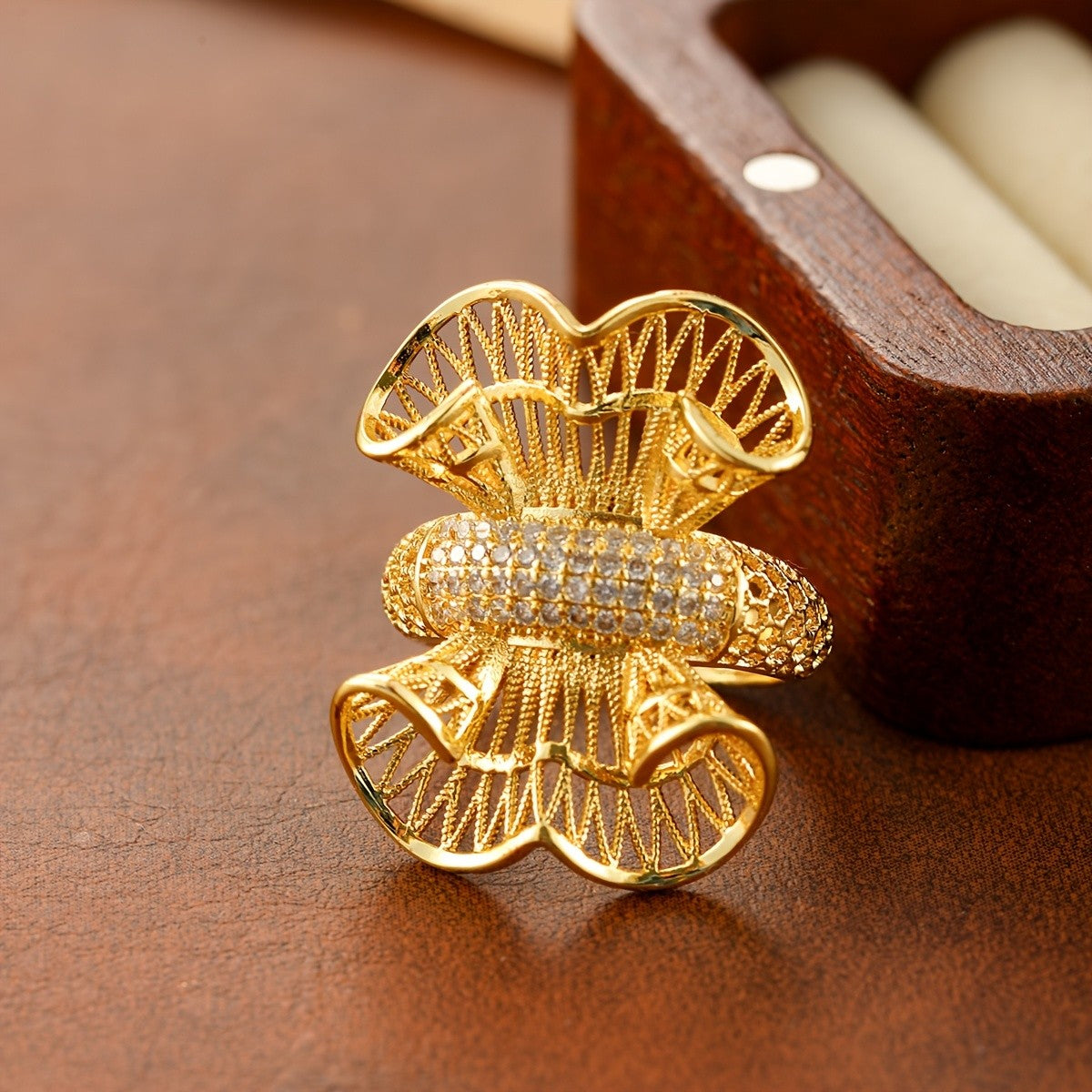 18k Vintage Bow Pave Ring
