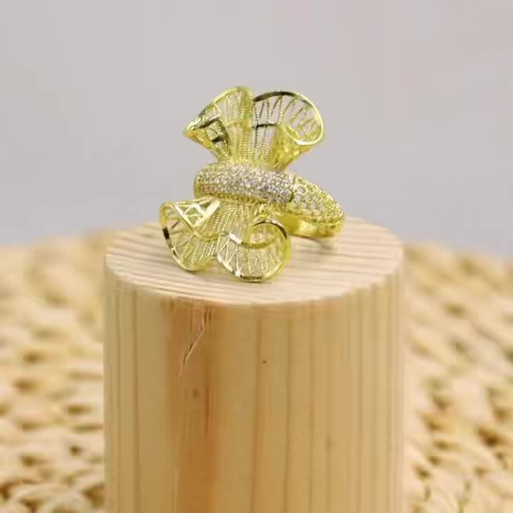 18k Vintage Bow Pave Ring