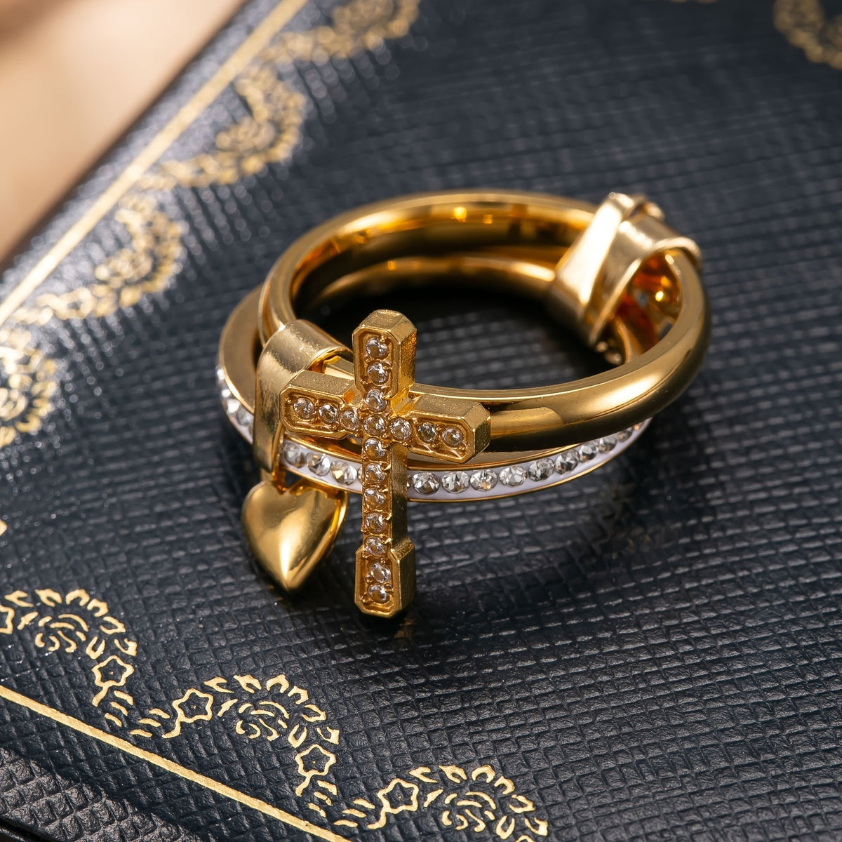 18k Vintage Cross Stone Ring