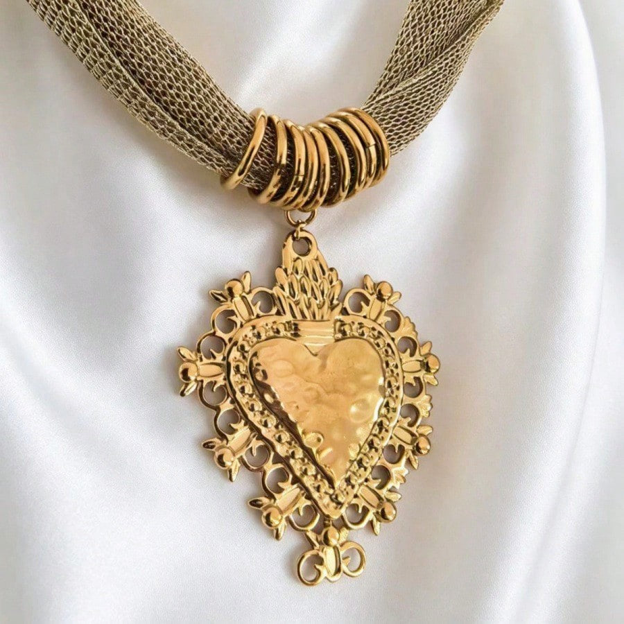 14k Vintage Heart Pendant Choker Necklace