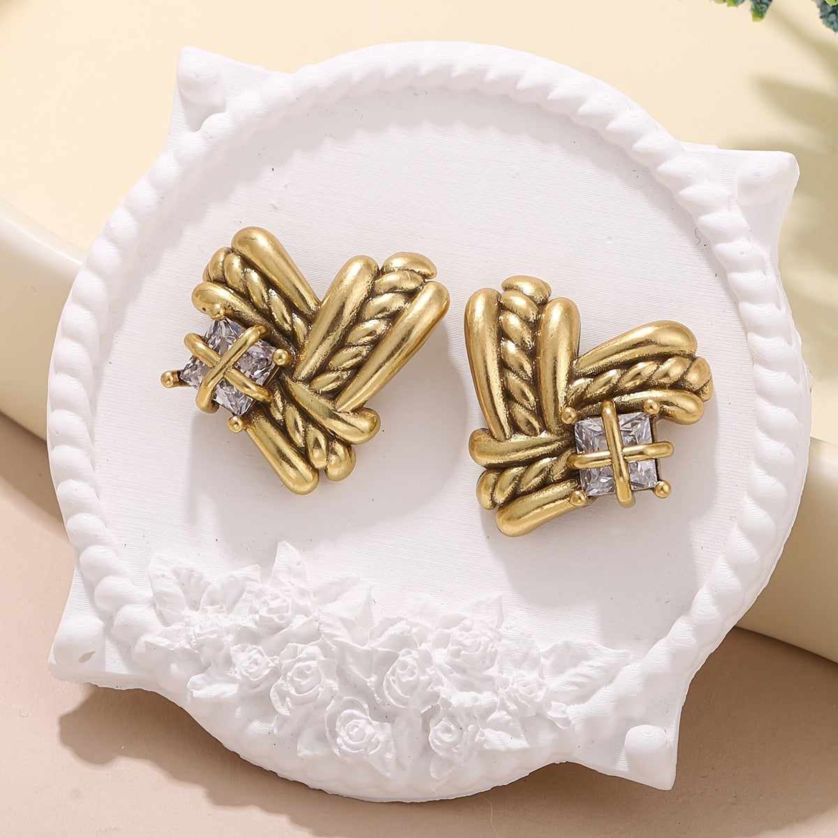 Vintage 18k Twisted Stone Earrings