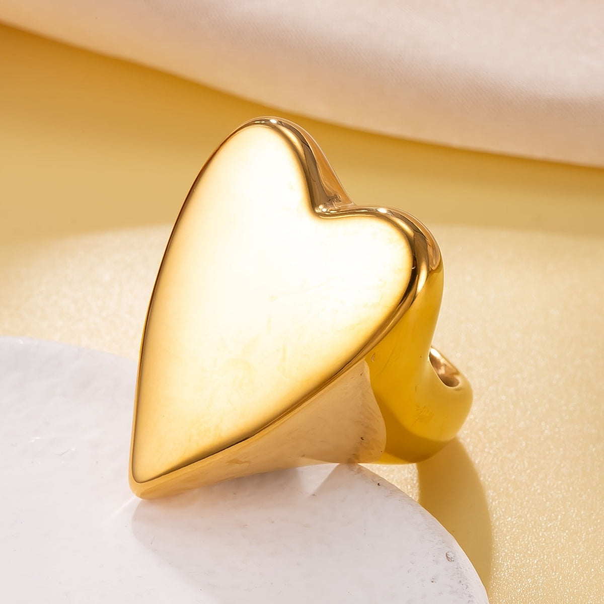 18k Large Heart Ring