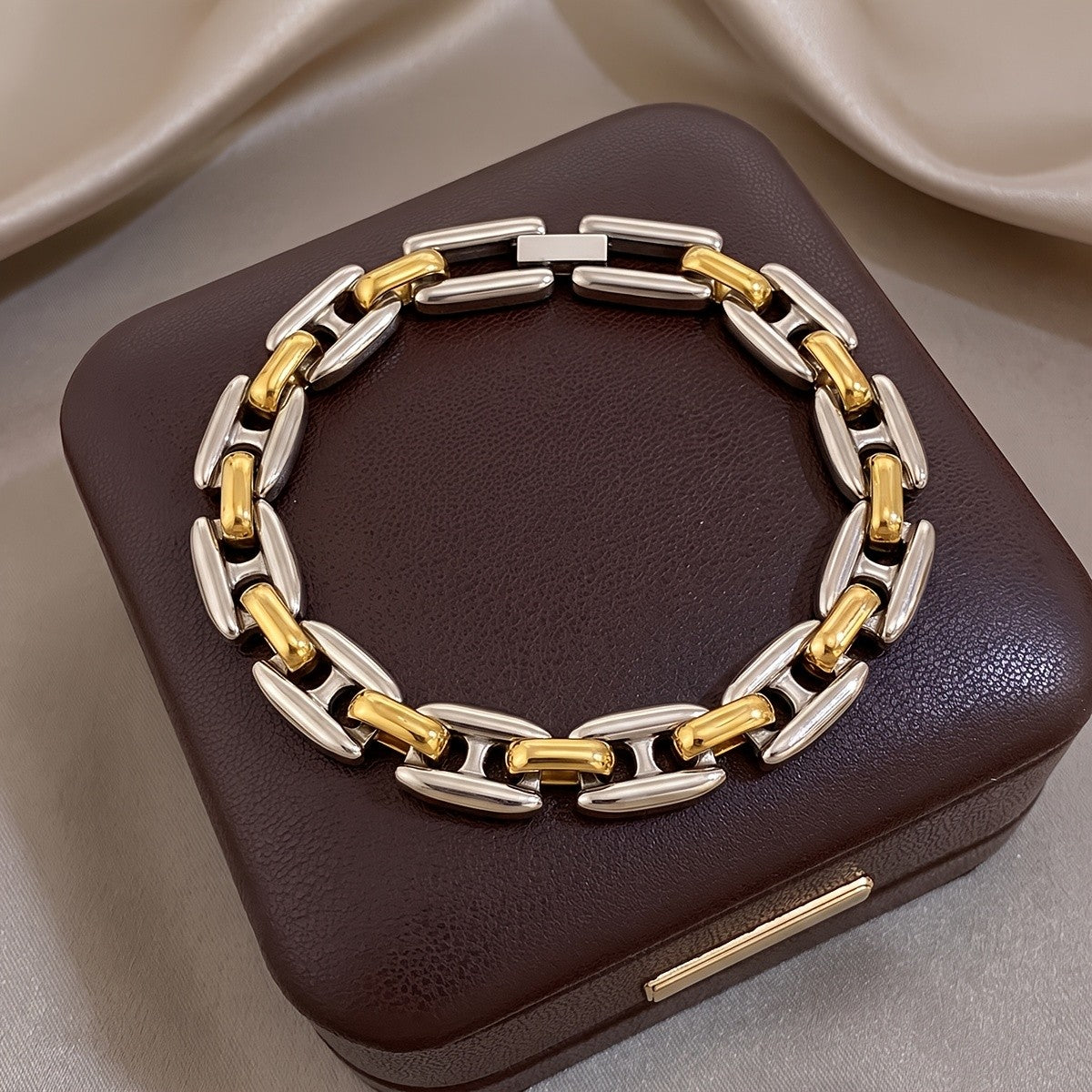 18k Dual-Tone Chain Heart Bracelet