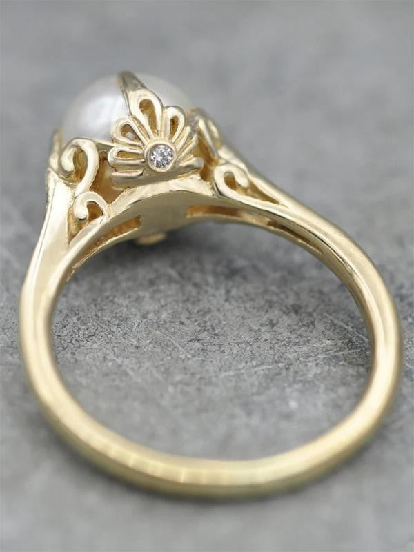 Asymmetric Pearl Leaf Ring