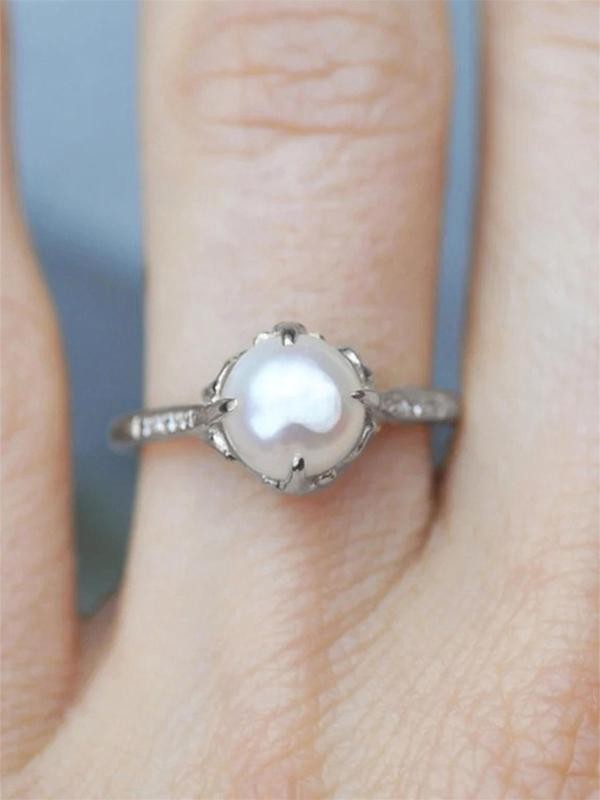 Asymmetric Pearl Leaf Ring