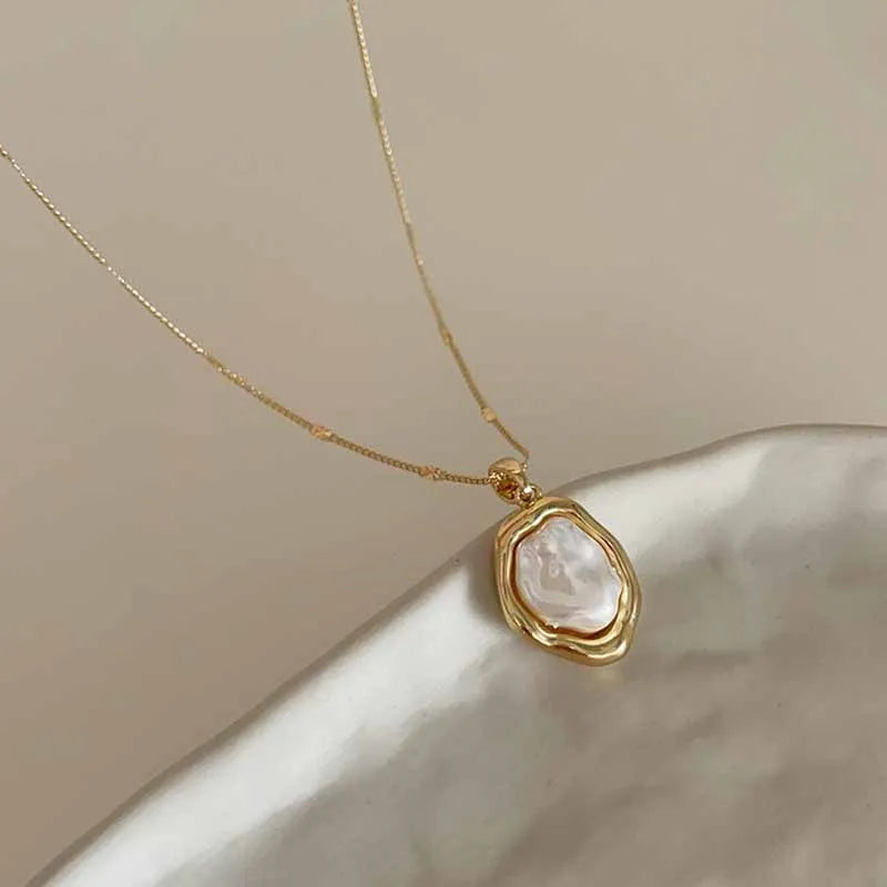 Inlaid Pearl Necklace