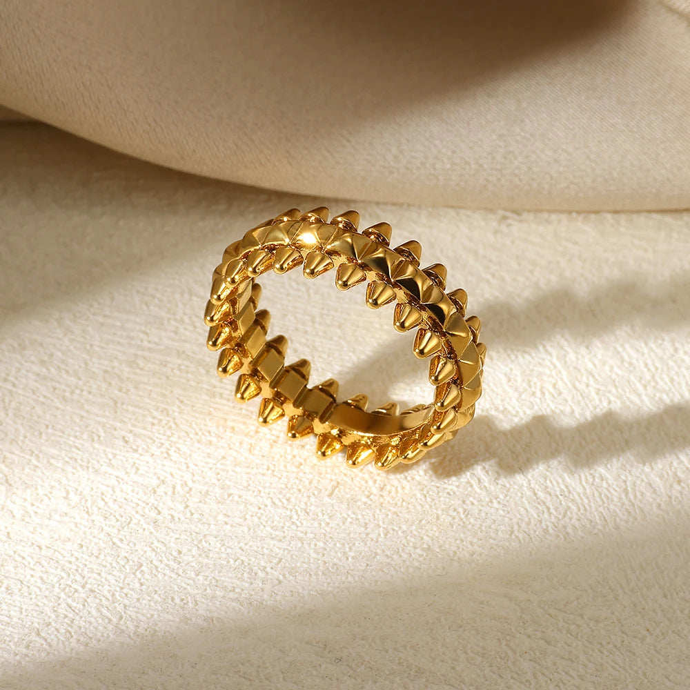 Geometric Rivet Ring