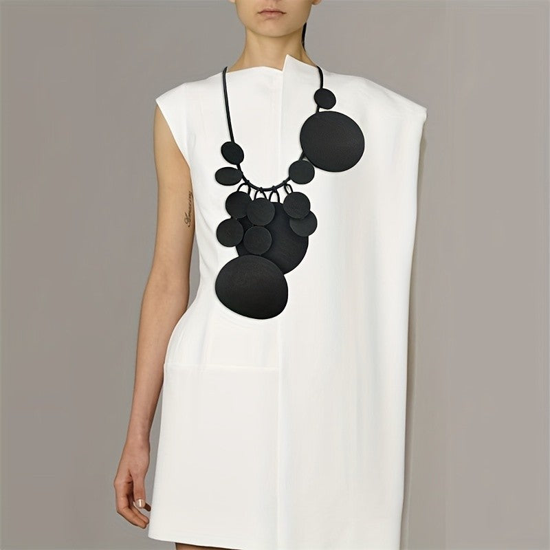 Asymmetric Black Circle Necklace