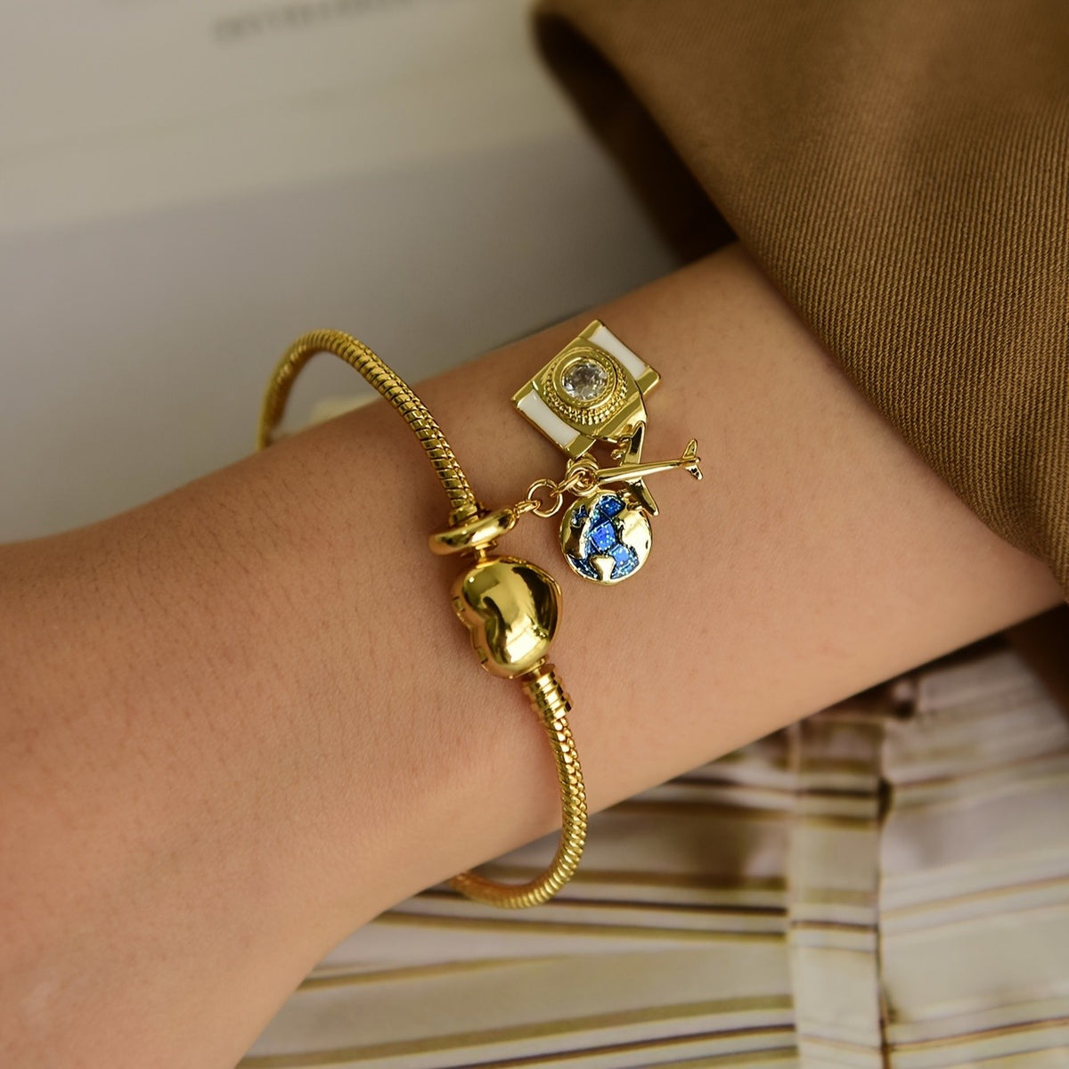 18k Vintage Camera Charm Bracelet