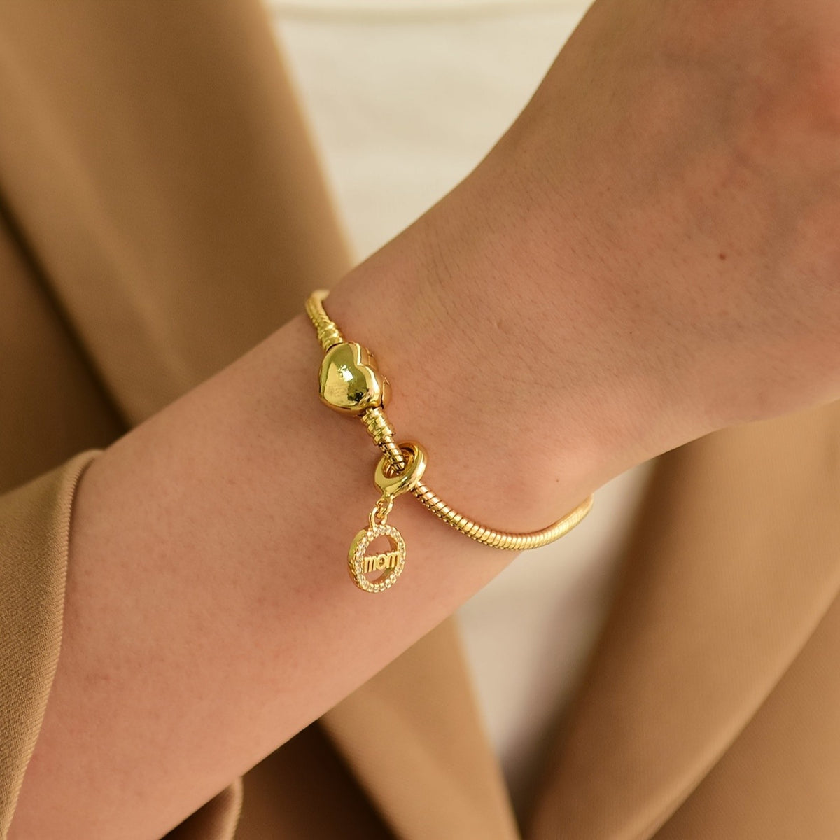 18k Vintage Camera Charm Bracelet