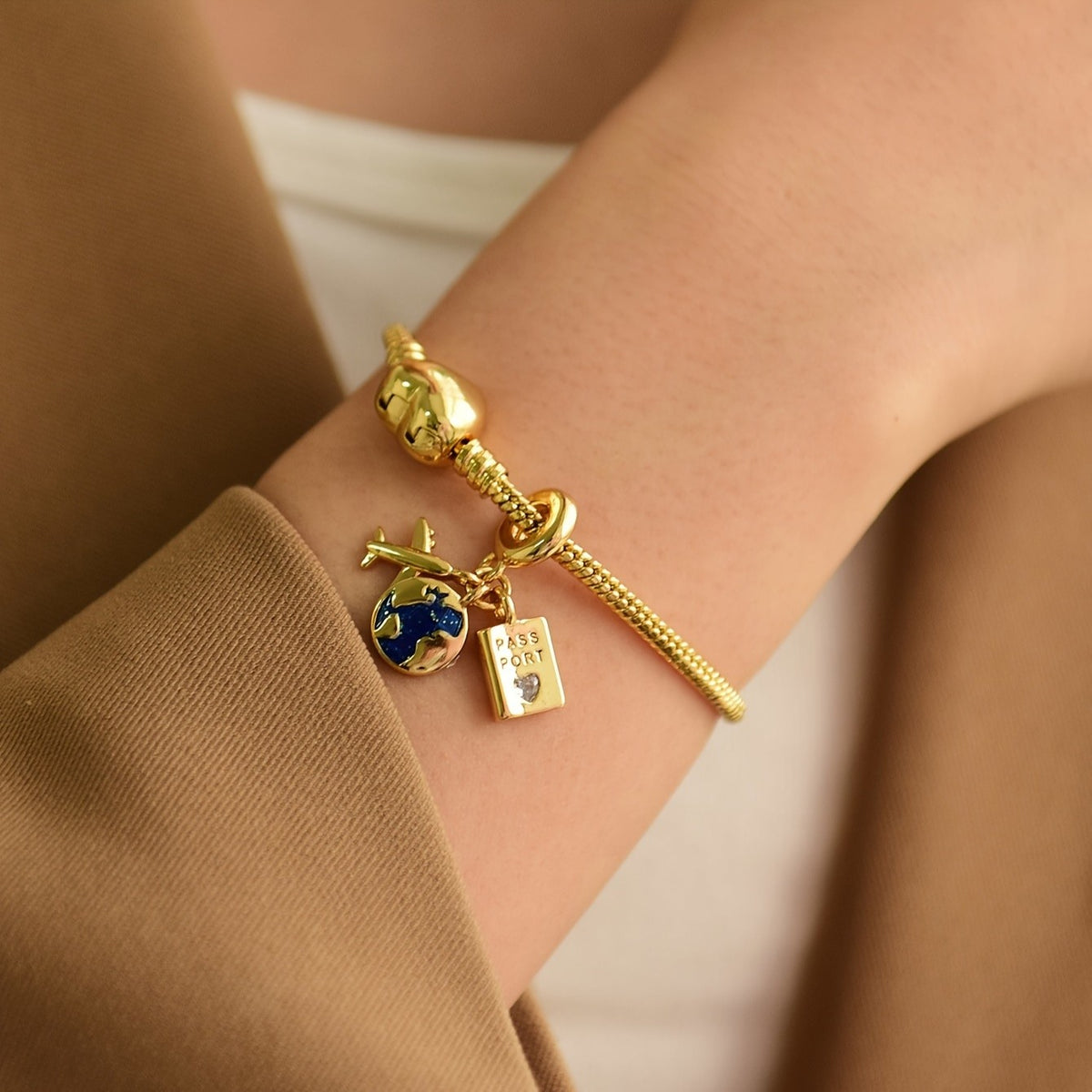 18k Vintage Camera Charm Bracelet