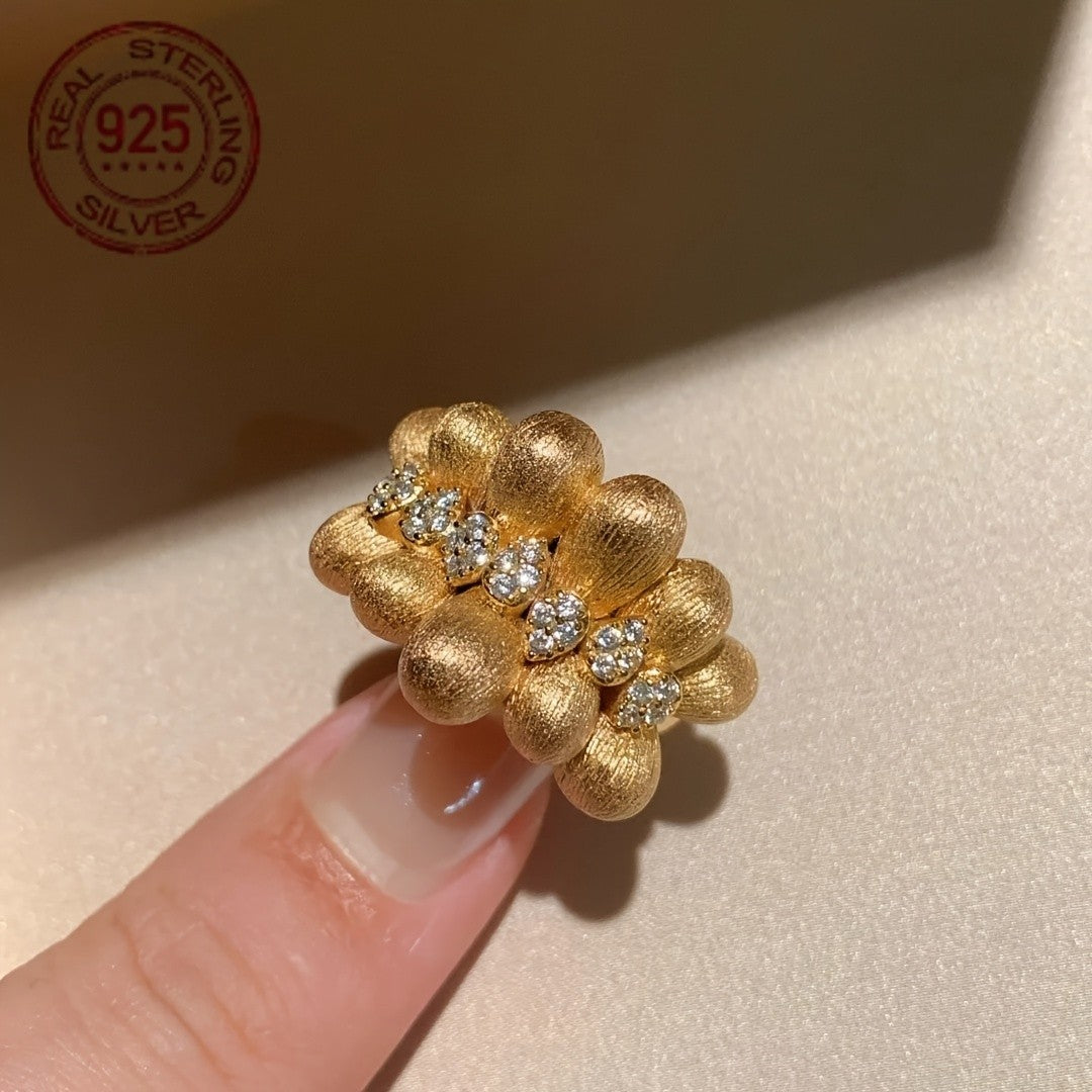 18k Textured Cluster Stone Ring