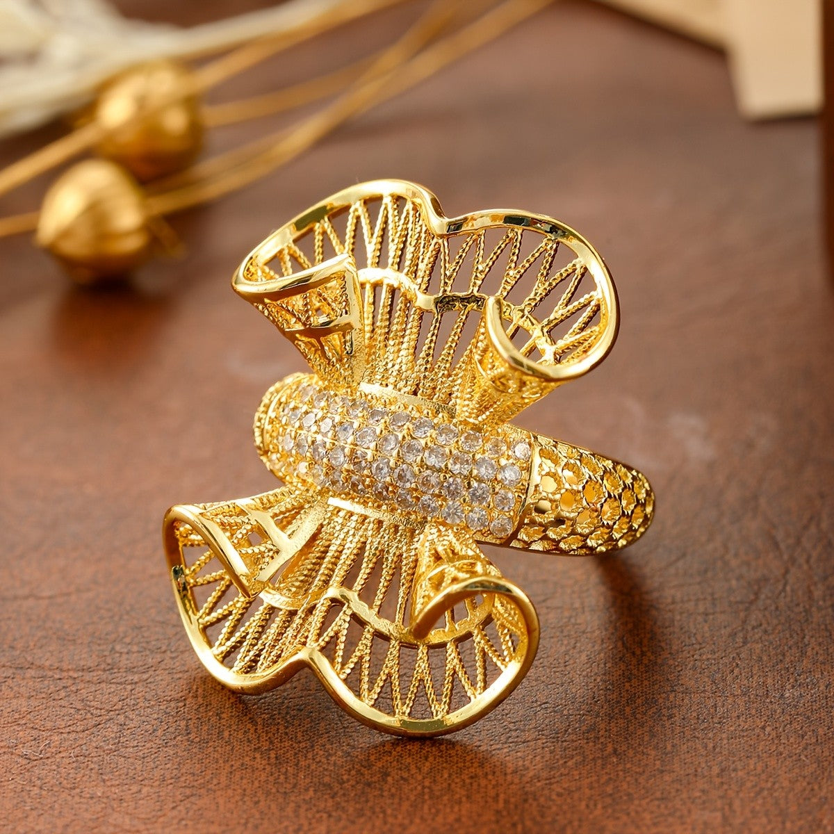 18k Vintage Bow Pave Ring