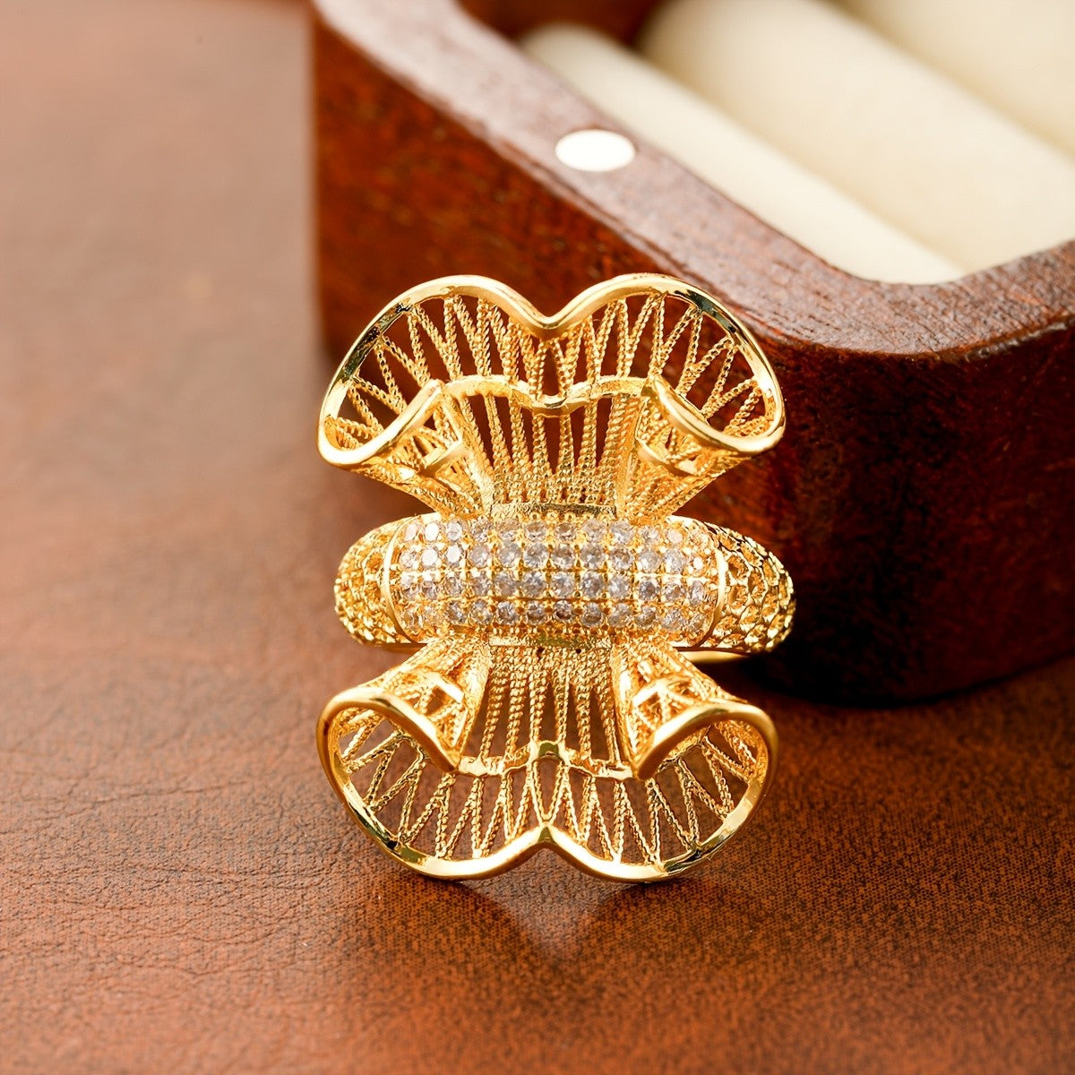 18k Vintage Bow Pave Ring