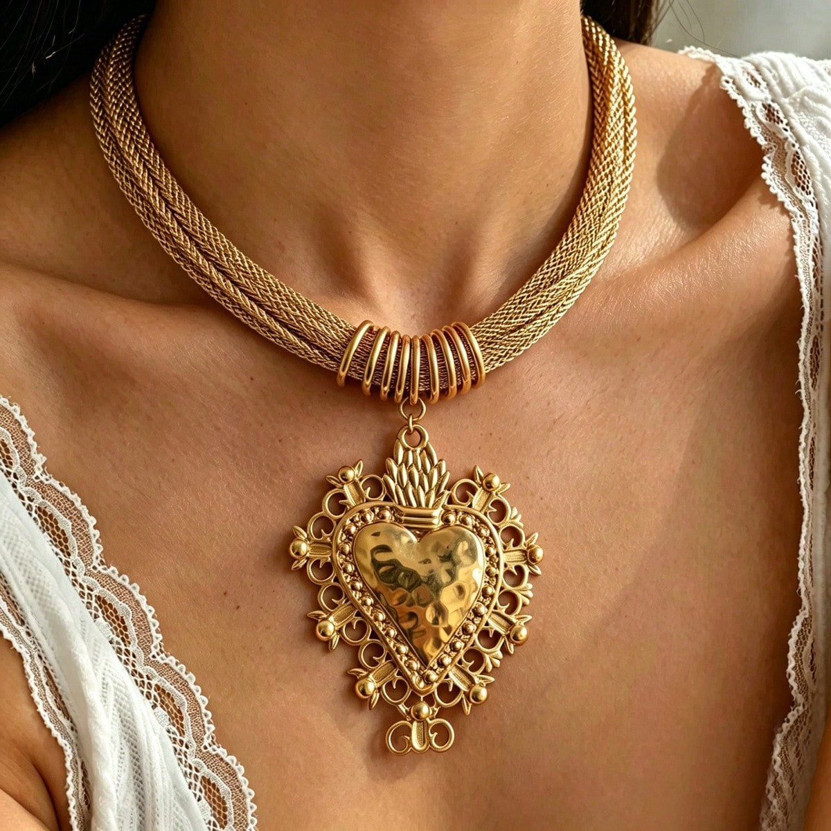 14k Vintage Heart Pendant Choker Necklace