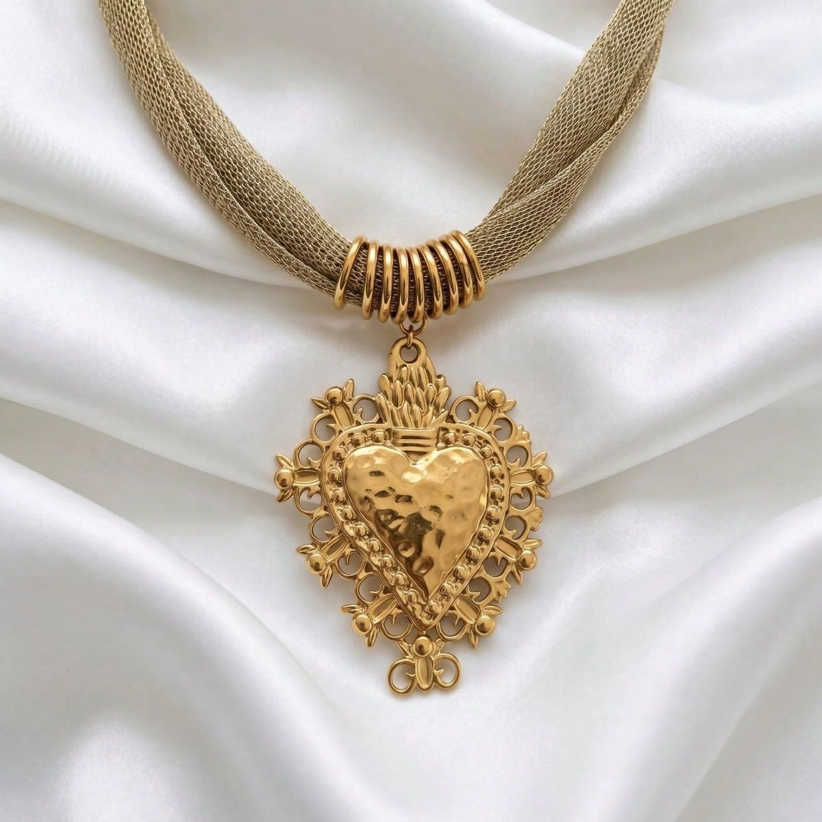 14k Vintage Heart Pendant Choker Necklace