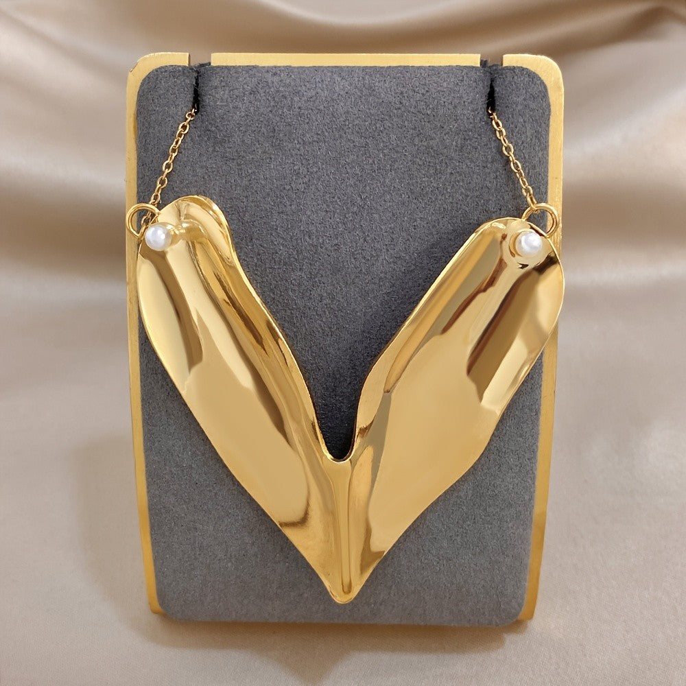 18k Geometric Heart Pendant Necklace