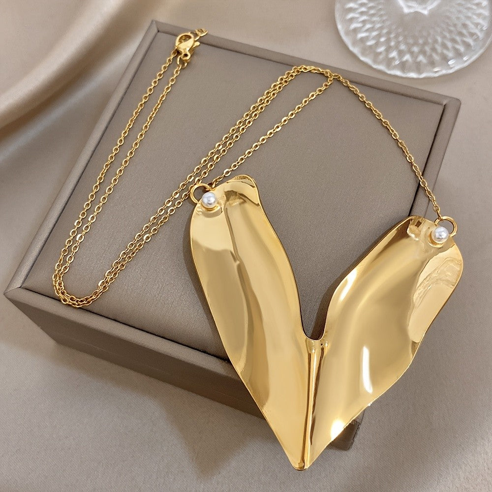 18k Geometric Heart Pendant Necklace