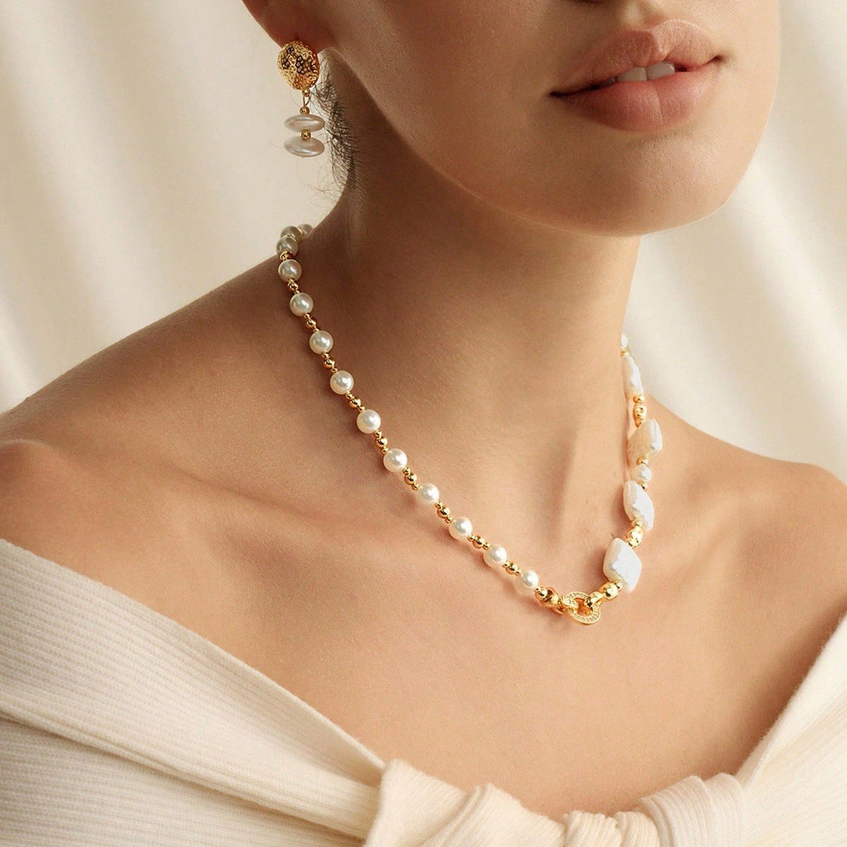 Asymmetric Square Pearl Necklace
