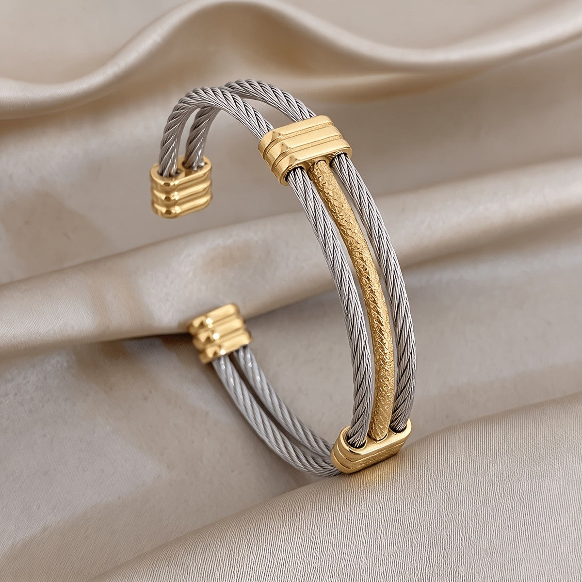 18k Two-Tone Chain Heart Charm Bracelet