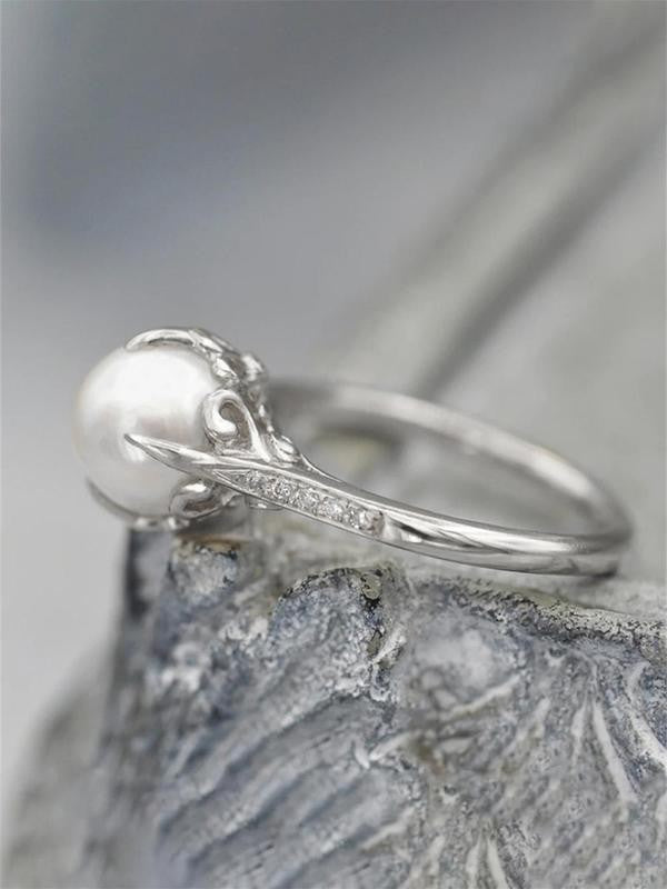 Asymmetric Pearl Leaf Ring